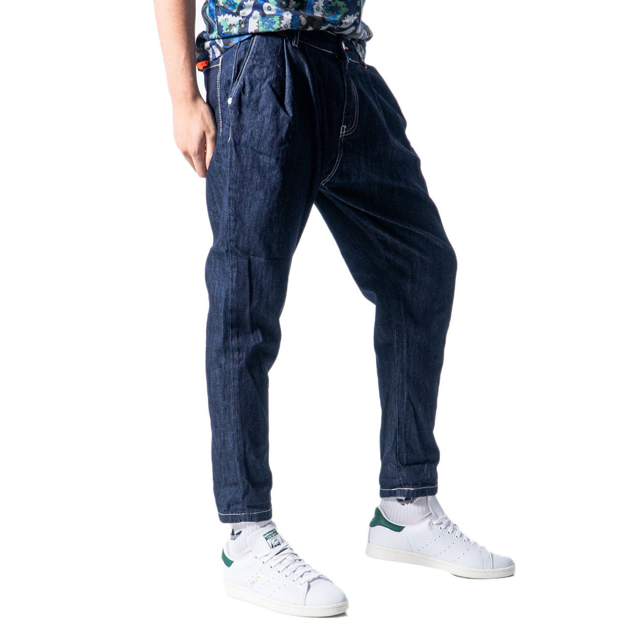 Display Men's Jeans