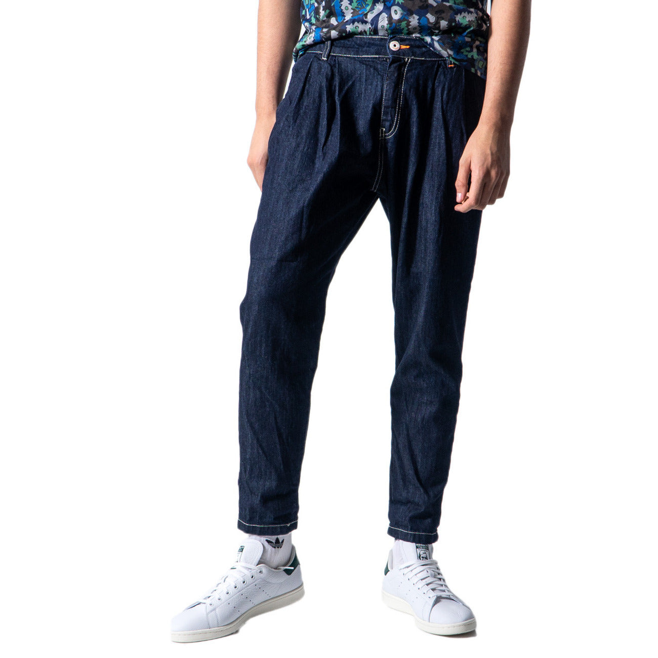 Display Men's Jeans